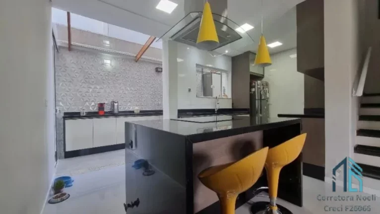 Imagem Sobrado em condomínio 03 quartos c/suíte, terraço, espaço nos fundos, no Uberaba em Curitiba PR