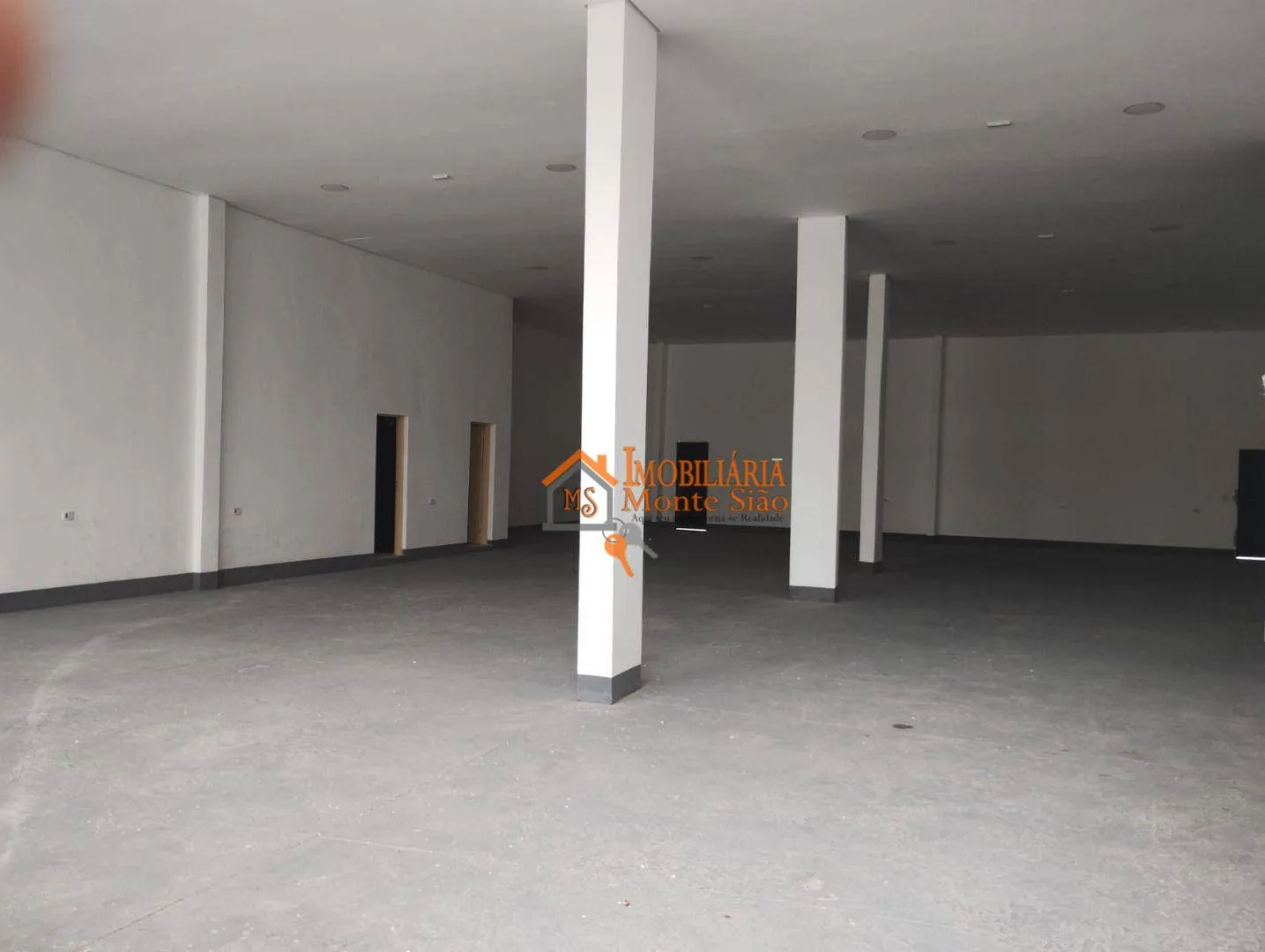 Imagem Galpão para alugar, 395 m² por R$ 9.800,00/mês - Carmela 3 - Guarulhos/SP