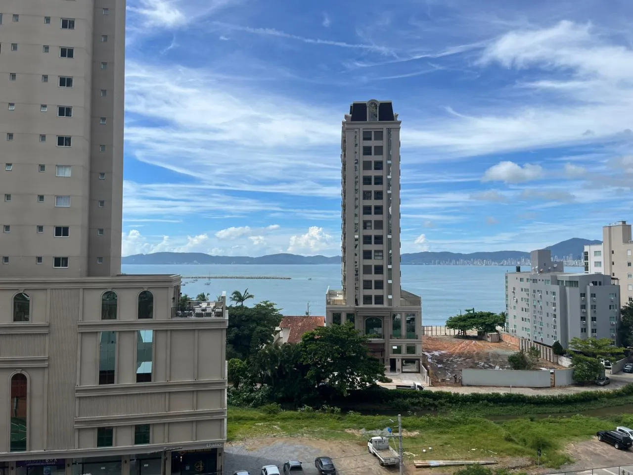 Imagem Apartamento com vista para o mar à venda com 243m2 por R$ 3.645.000,00