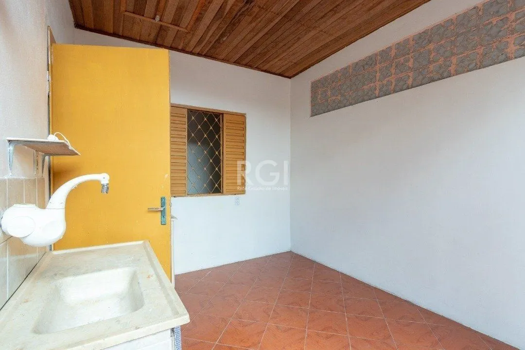Imagem Casa para Venda - 50m², 2 dormitórios, 1 vaga - Cavalhada