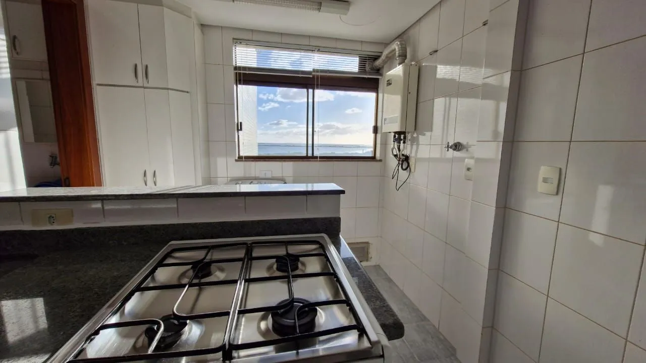 Imagem Apartamento no Menino Deus impecável, 2 dormitórios 1 suíte, 3 banheiros, 1 garagem
