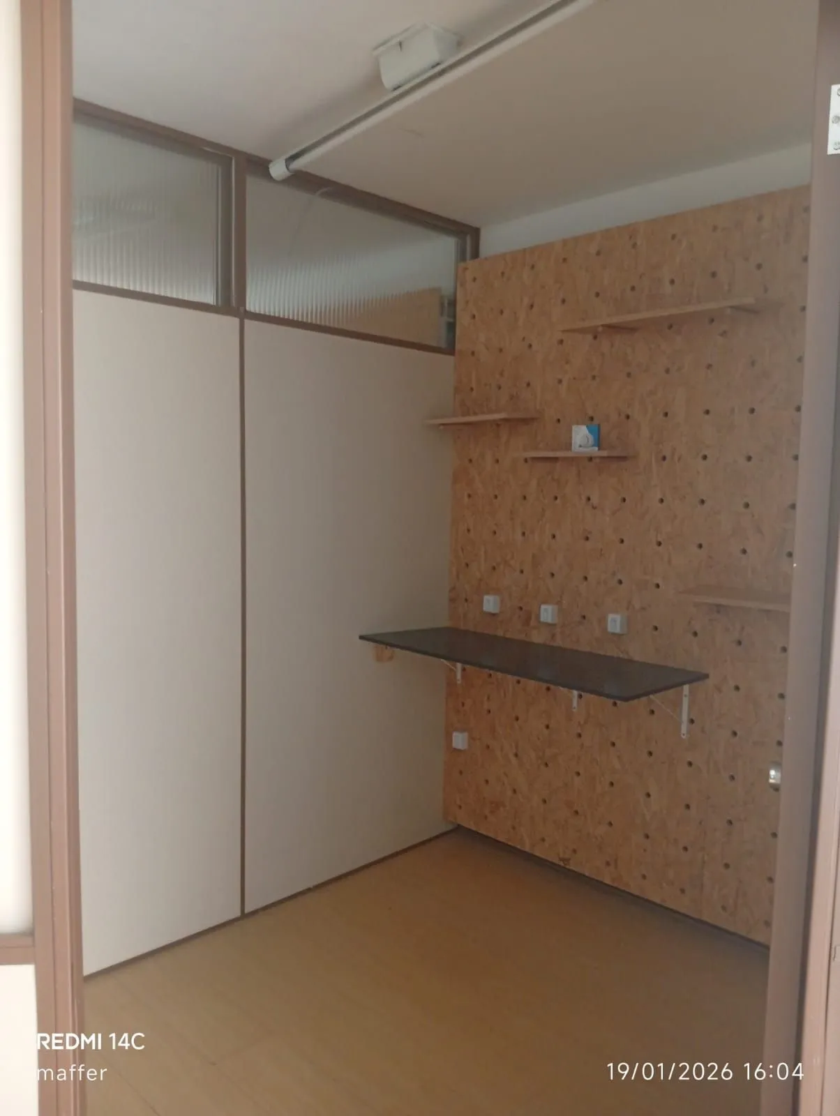 Imagem EXCELENTE SALA COMERCIAL - VENDA / LOCAÇÃO Av. Cristóvão Colombo, 2427 - Floresta | Porto Alegre/RS Junto à Av. Nova York - localização estratégica e valorizada