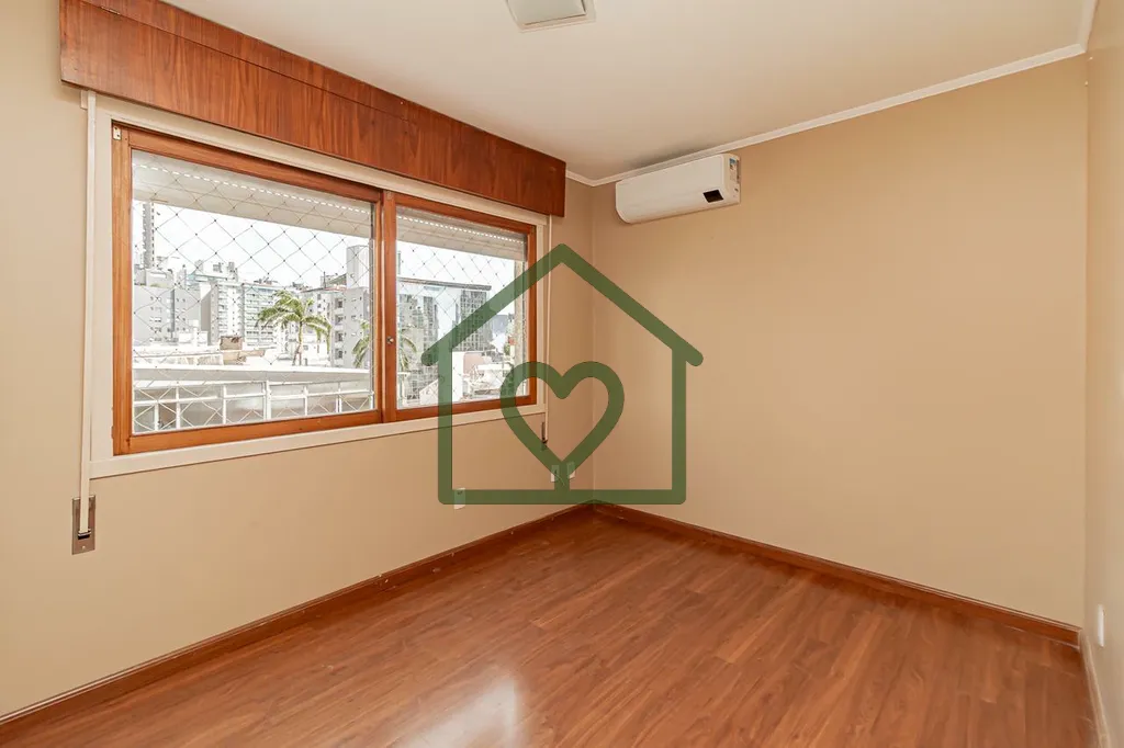 Imagem Na Av. Alegrete, n. 126, no bairro Petrópolis, Apartamento de 03 dormitórios, semi mobiliado com 0...