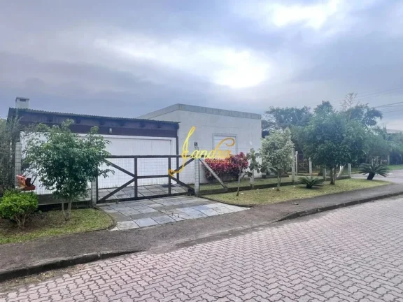 Imagem Casa de esquina, com dois dormitórios semi mobiliada