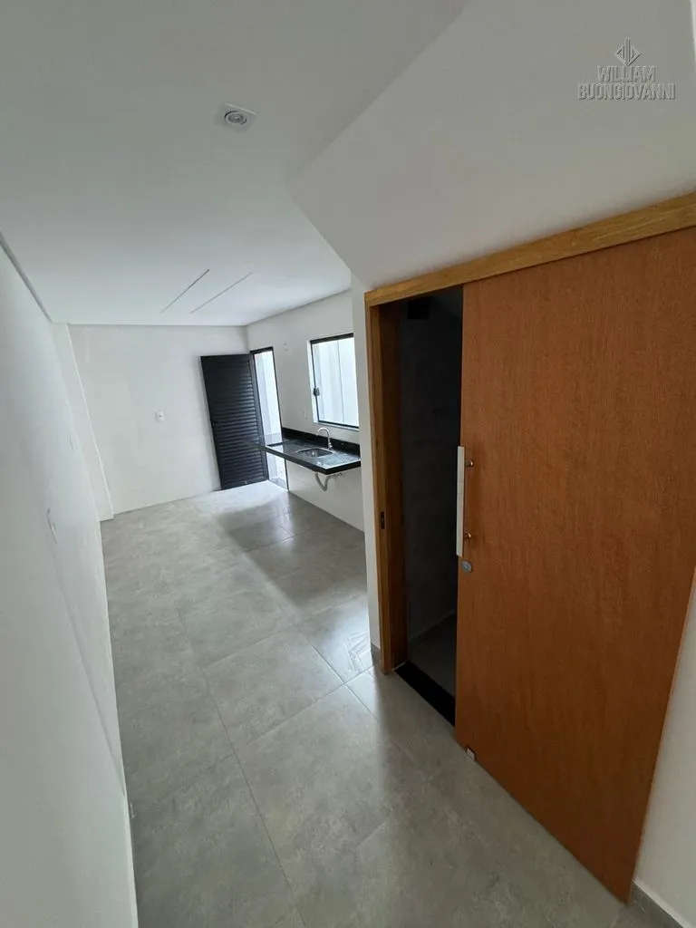 Imagem Casa Nova em Condomínio - 2 Suítes, 600m da Praia do Caiçara,