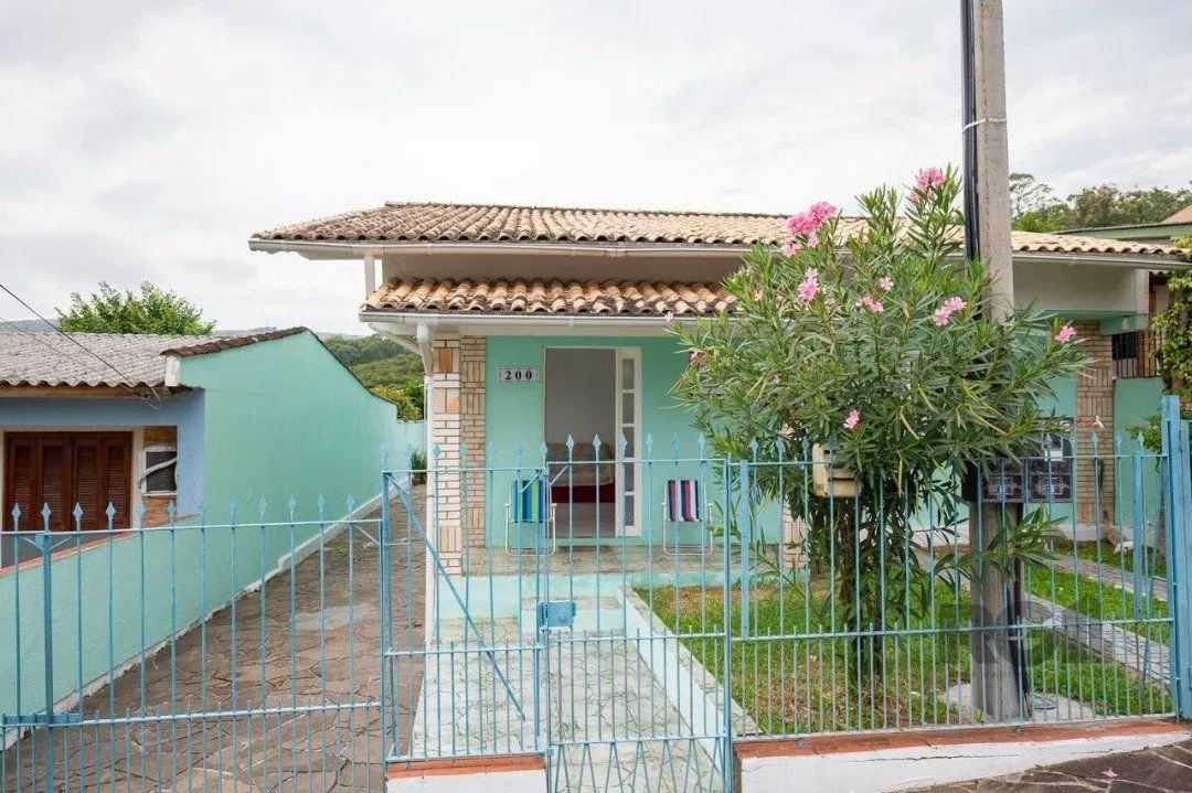 Imagem Casa para Venda com 6 dormitórios e 4 vagas no bairro Espirito Santo