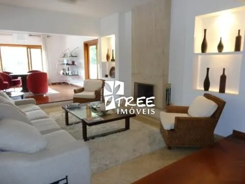 Imagem VENDA DE CASA NO CONDOMÍNIO NOVO HORIZONTE, EM ARUJÁ/SP, semi mobiliada com 3 quartos, suíte c/ hidro, piscina, churrasqueira e 4 vagas. CONSULTE-NOS