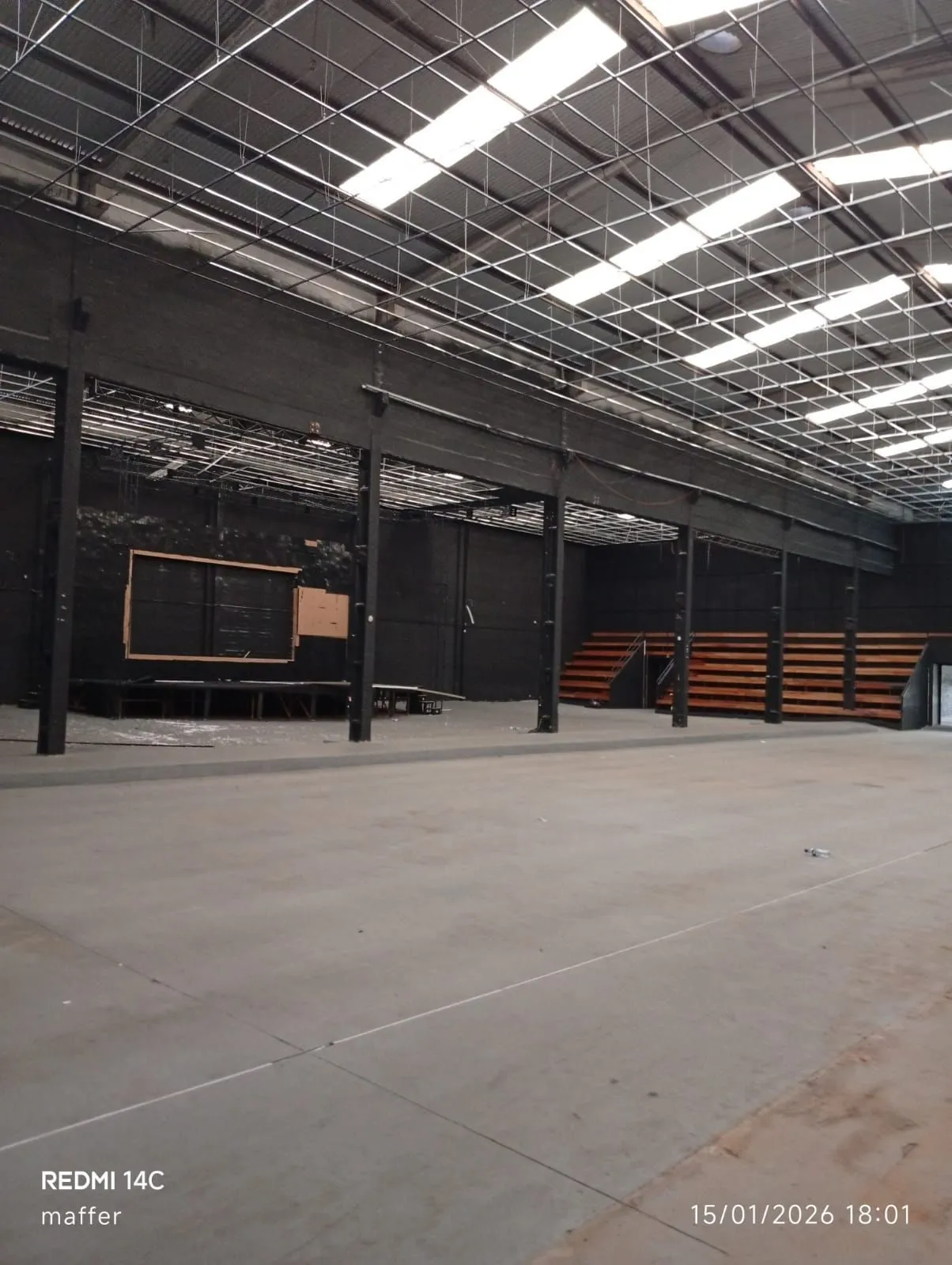 Imagem MÁFFER IMÓVEIS ALUGA - PAVILHÃO INDUSTRIAL / LOGÍSTICO Av. das Indústrias, nº 1320 - Porto Alegre/RS • Área construída total: 4.000 m² • Pé-direito alto - ideal para logística, armazenagem e operações industriais