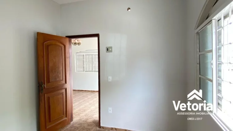Imagem Casa para locação comercial com 3 quartos no Sandra Regina - Barreiras-BA