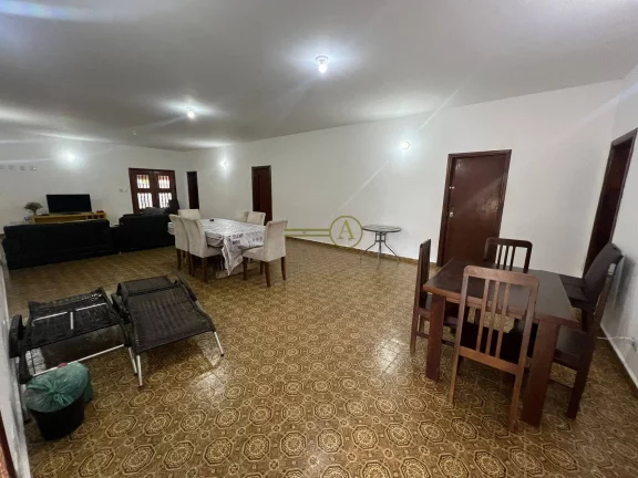 Imagem Casa a venda 5 lotes no Centro de Peruíbe 100 metros da praia em Peruíbe