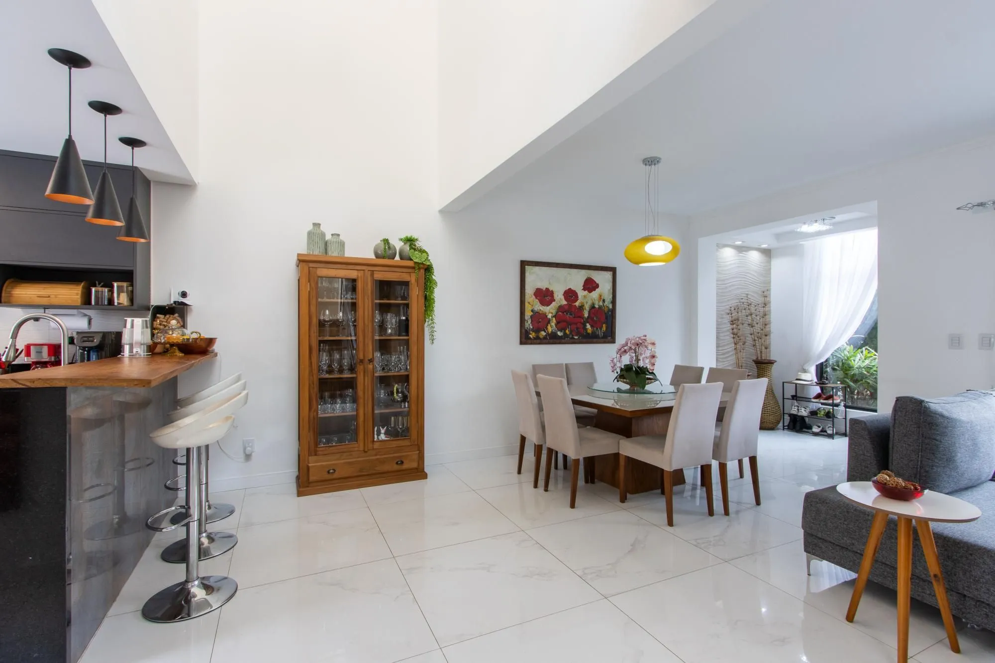 Imagem Excelente casa de alvenaria, 4 dormitórios, 2 suítes e 2 vagas de garagem.