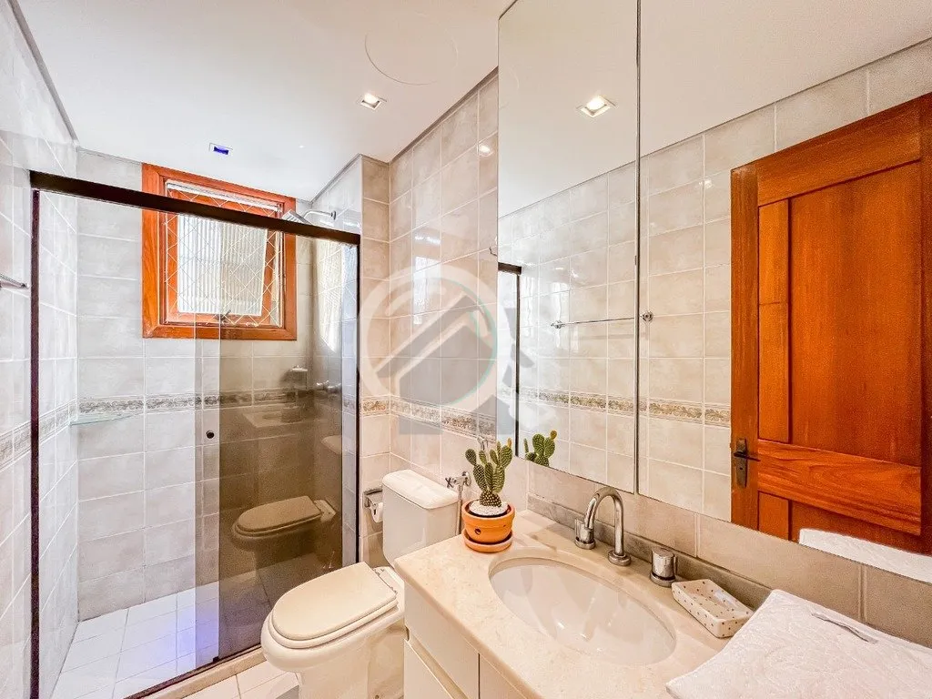 Imagem Este apartamento recentemente atualizado no Bairro Moinhos de Vento é uma verdadeira joia. Localiza...
