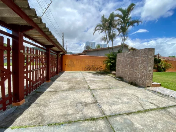 Imagem Oportunidade Única para Seu Negócio: 7 Apartamentos Comerciais com 16 Quartos, 7 Salas, e Piscina!