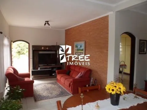 Imagem VENDA DE SOBRADO NO BARBOSAS, EM ARUJÁ/SP, 300m² com 3 quartos, suíte, varanda, quintal amplo e garagem coberta para 2 autos. CONSULTE-NOS.