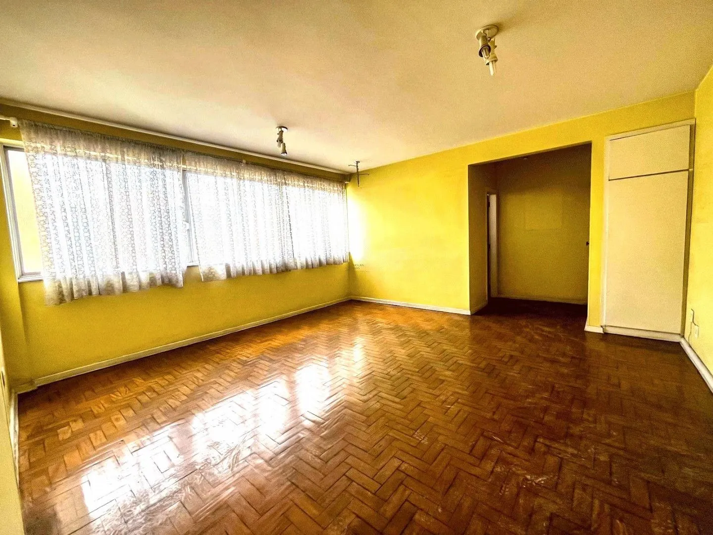 Foto do imóvel Apartamento no Bairro Paraíso com 2 dormitórios com armários + 1 Quarto auxiliar, 1 vaga de garagem, gerador e Portaria 24 hs