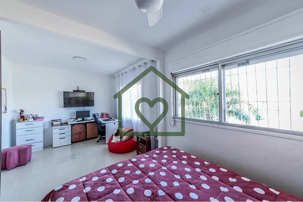 Imagem Apartamento à venda no bairro Sarandi 
 
Amplo e aconchegante, este imóvel conta com 3 dormitório...