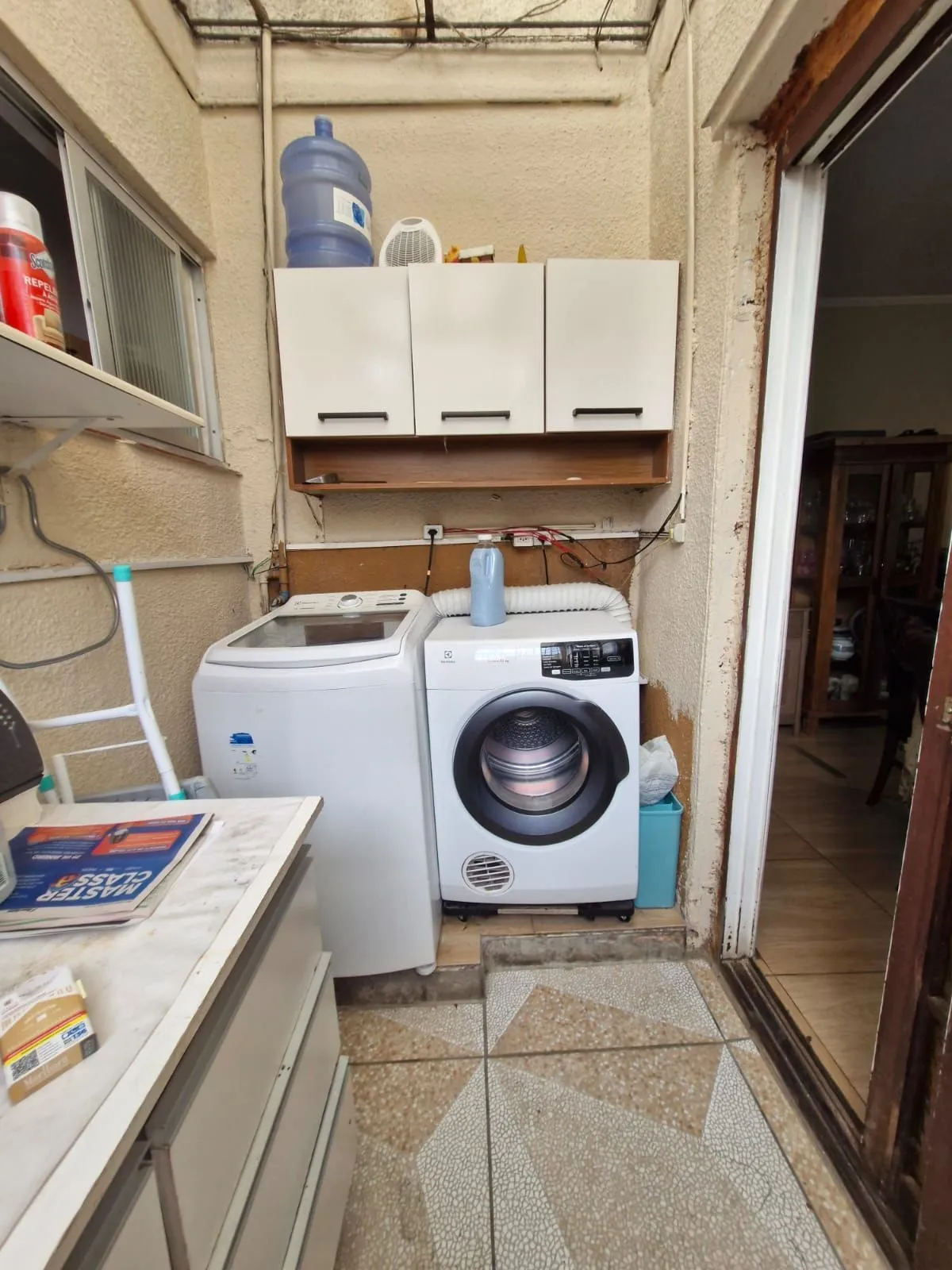 Imagem Casa com 3 dormitórios e edícula nos fundos no bairro Nonoai.