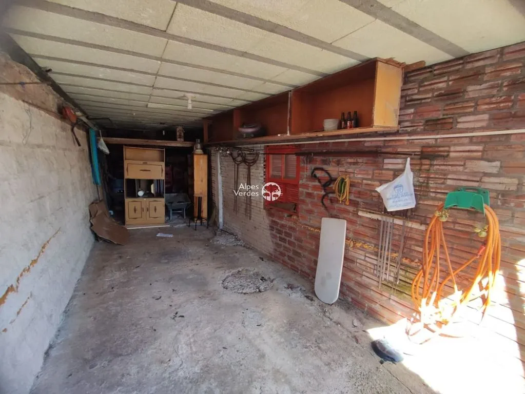 Imagem Vende-se casa no bairro prinstrop a 10 minutos da rua coberta de gramado