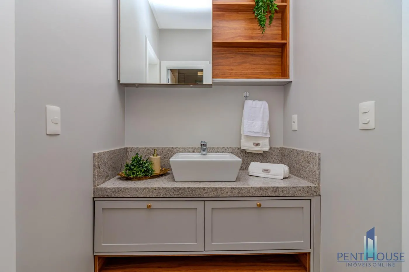 Imagem Apartamento Zona Central para Venda em Balneário Camboriú, CENTRO, 3 dormitórios, 1 suíte, 2 banheiros, 2 vagas