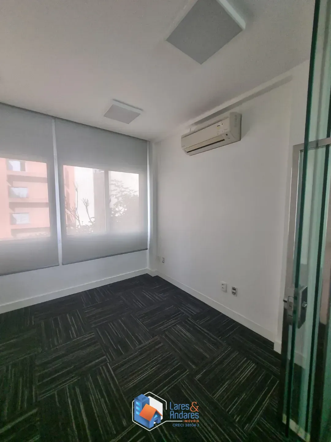 Imagem Conjunto comercial para venda em Cerqueira César, 108m²