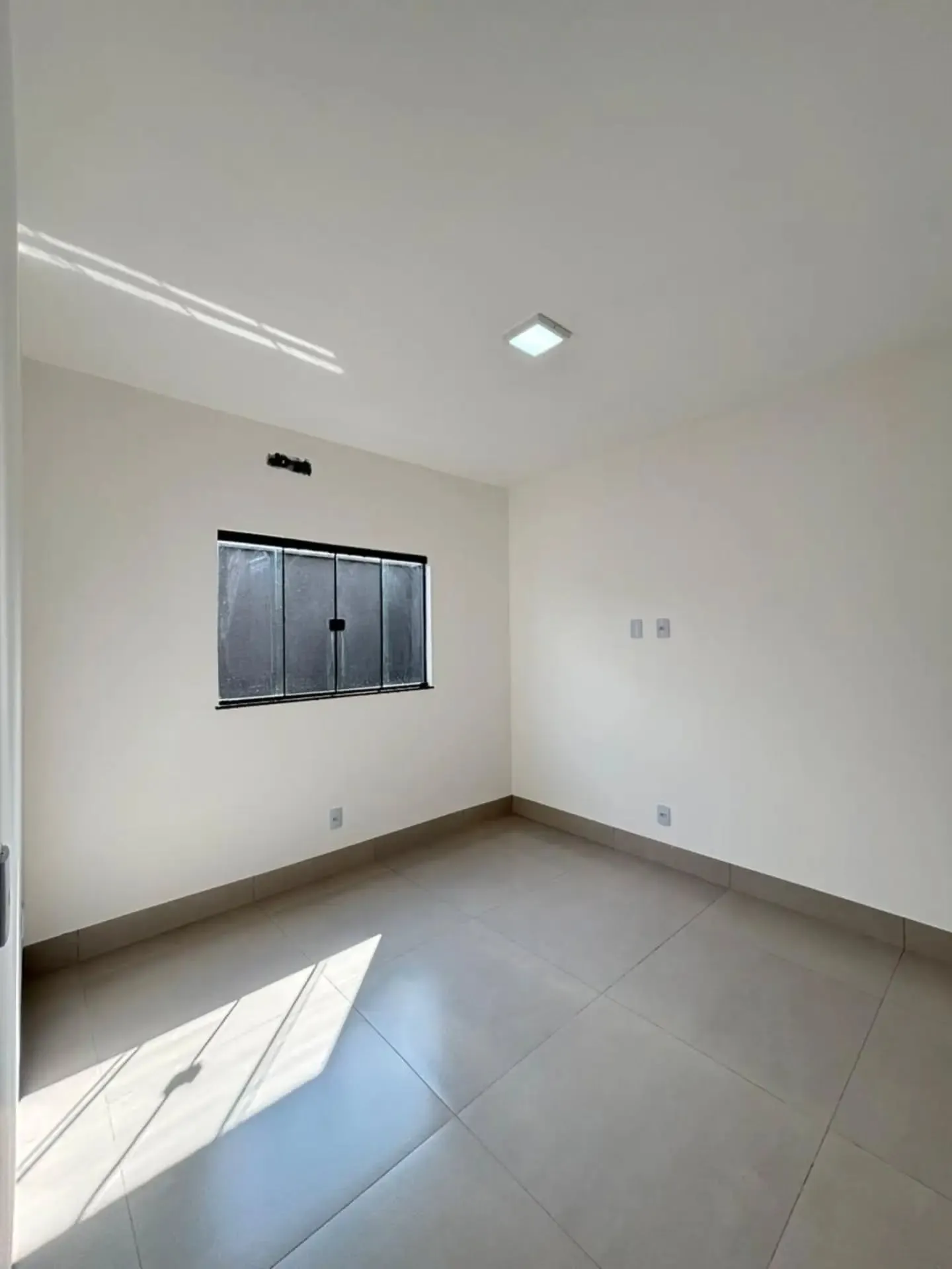 Imagem Casa 2/4 C Suite De Esquina No Setor Rio Vermelho