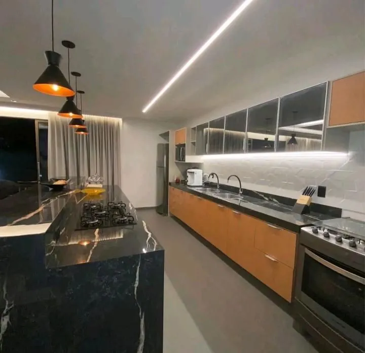Imagem Mansão mobiliada com 5 suítes no Condomínio Alamoana. Sofisticação, automação, segurança 24h e lazer completo em Cabedelo.