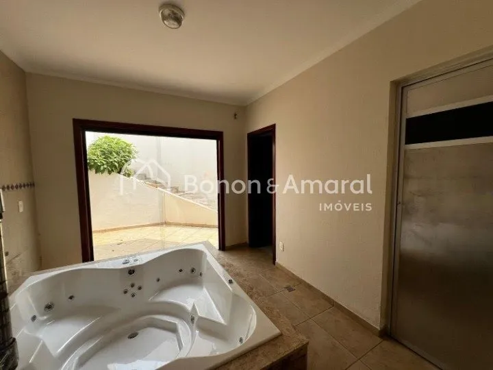 Imagem Casa com 3 Suítes à venda, 275m² - Jardim Chapadão