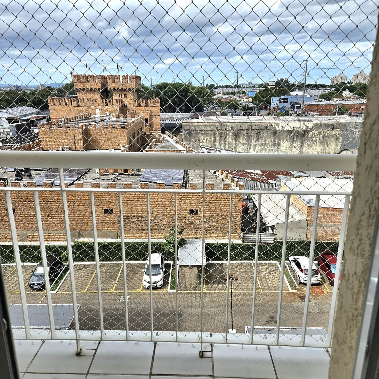 Imagem apartamento de 02 dormitórios com sacada e garagem