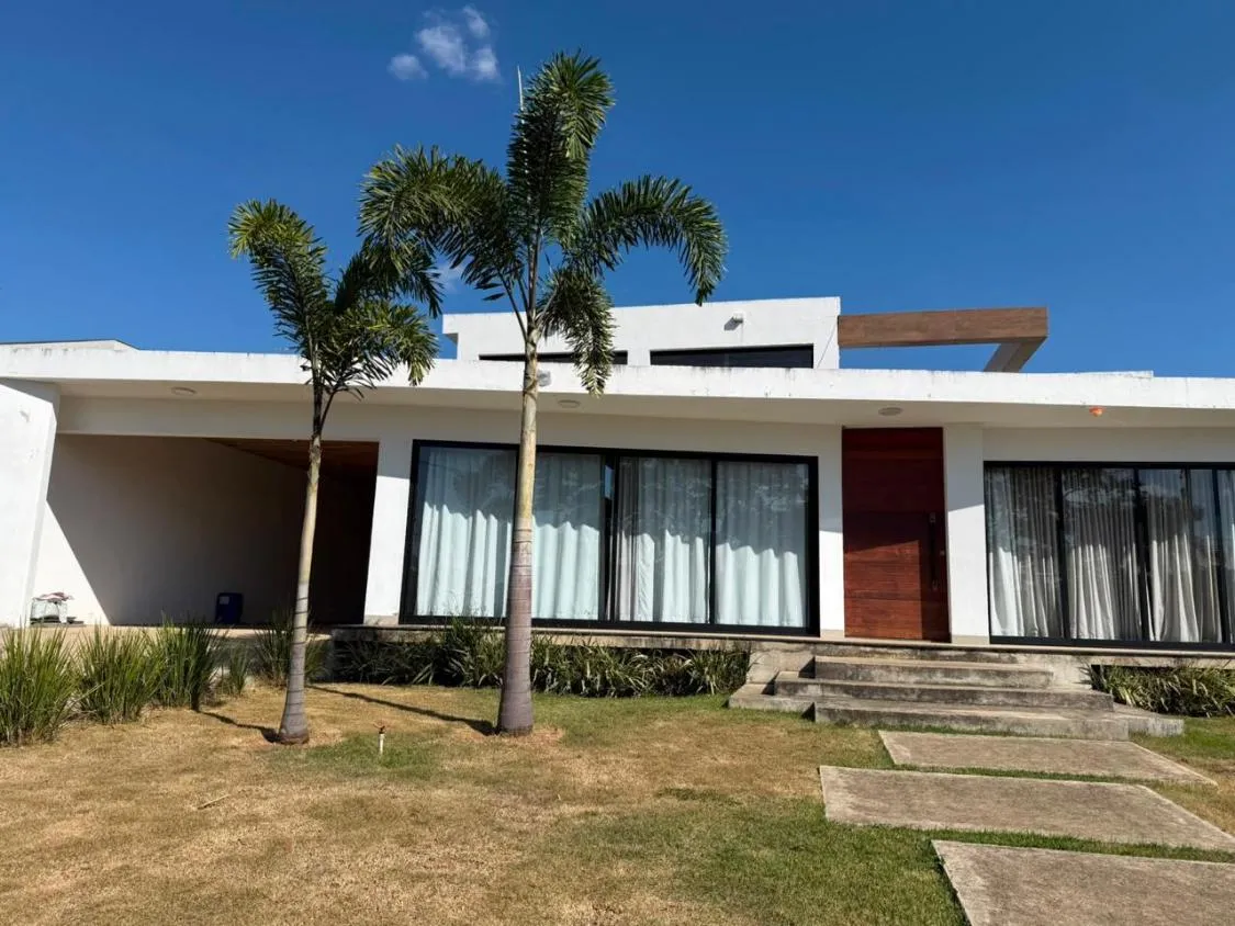 Imagem CASA DE ALTO PADRÃO À VENDA NA BARRAGEM CARMO DO CAJURU/MG, com 1.555 m²