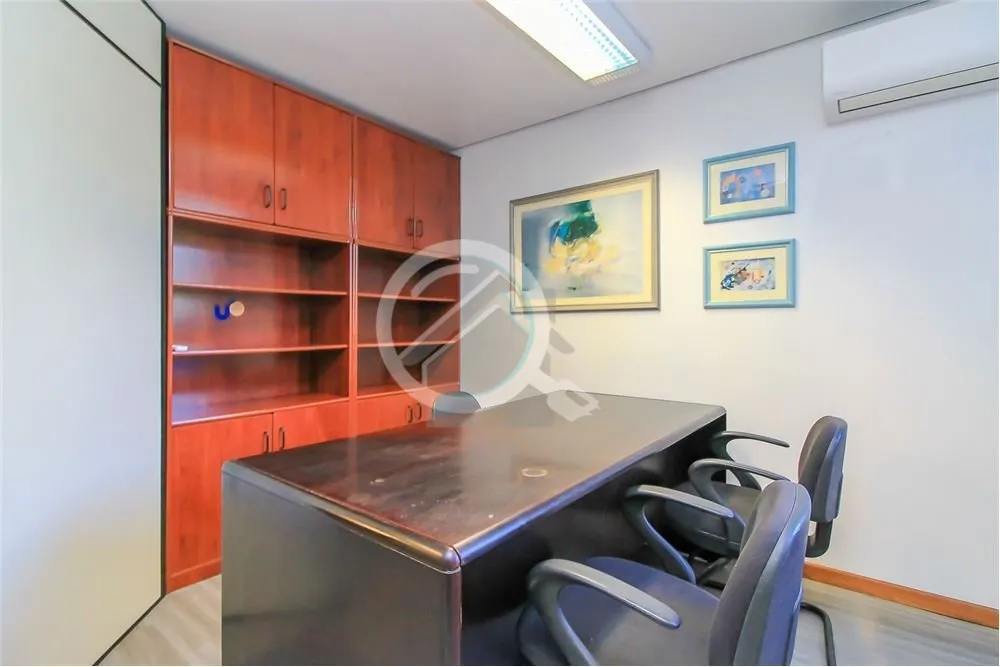 Imagem Ótima sala comercial dividida em três ambientes, mobiliada, localizada no bairro Higienópolis à ...