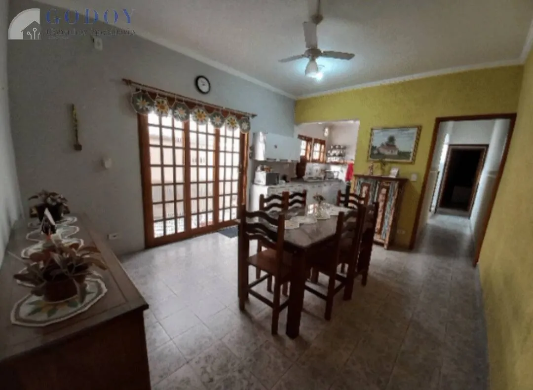 Imagem Casa Espaçosa com 3 Dormitórios em Localização Privilegiada - Jardim Rosely