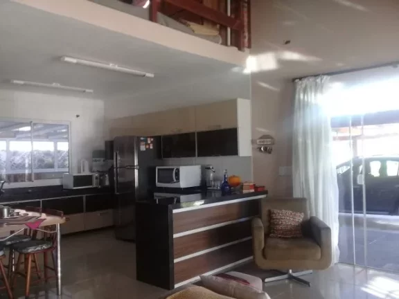 Imagem Excelente Casa com 350m², Condomínio Fechado, situado em Viamão.