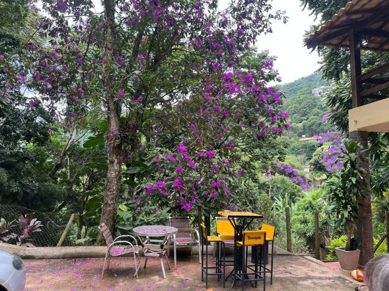Imagem Casa em Condomínio para Venda em Petrópolis / RJ no bairro Itaipava