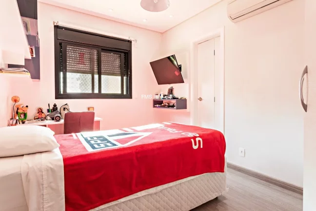 Imagem Apartamento para locação em Moema, com 2 suítes, 3 vagas de garagem.