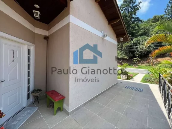 Imagem Casa à venda, linda, confortável e lazer na Granja Viana!