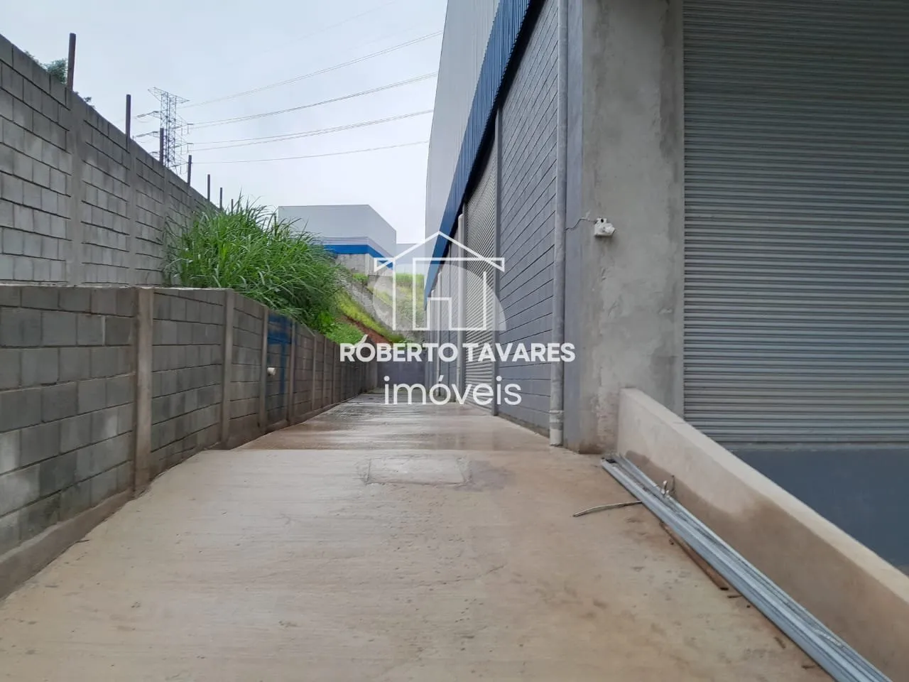 Imagem Galpão para Locação - 3 Docas - 1 Rampa - 10 Vagas de garagens - Junto a Rod. Régis Bittencourt (BR116).