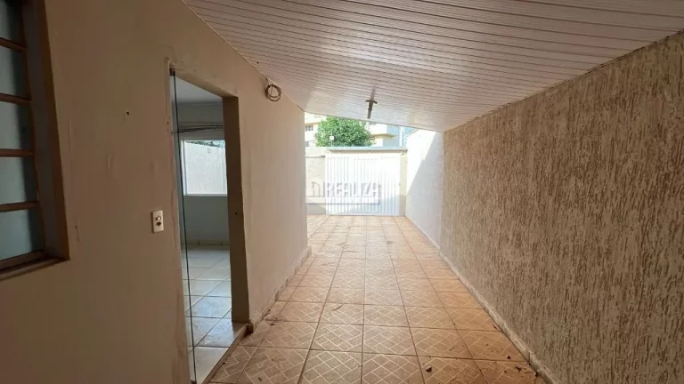 Imagem Casa para alugar no bairro Santa Maria, Uberaba: 2 dormitórios, garagem e mais!