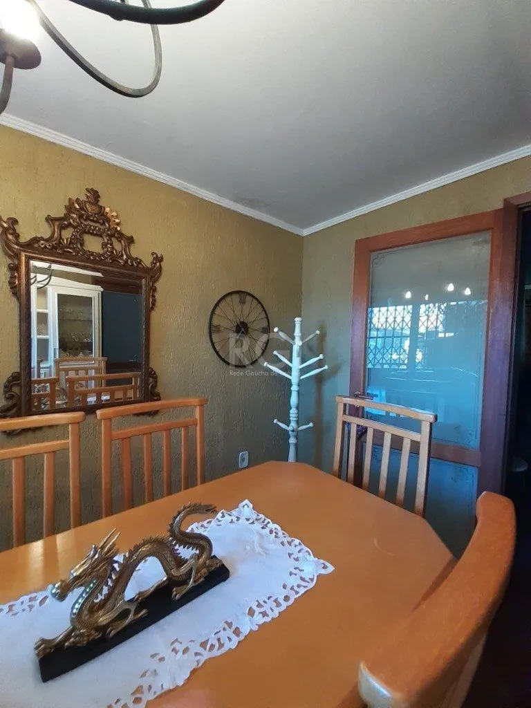 Imagem Casa 3 dormitórios, 2 suítes, 4 vagas, 257,52 m² de área privativa, no Bairro Ipanema