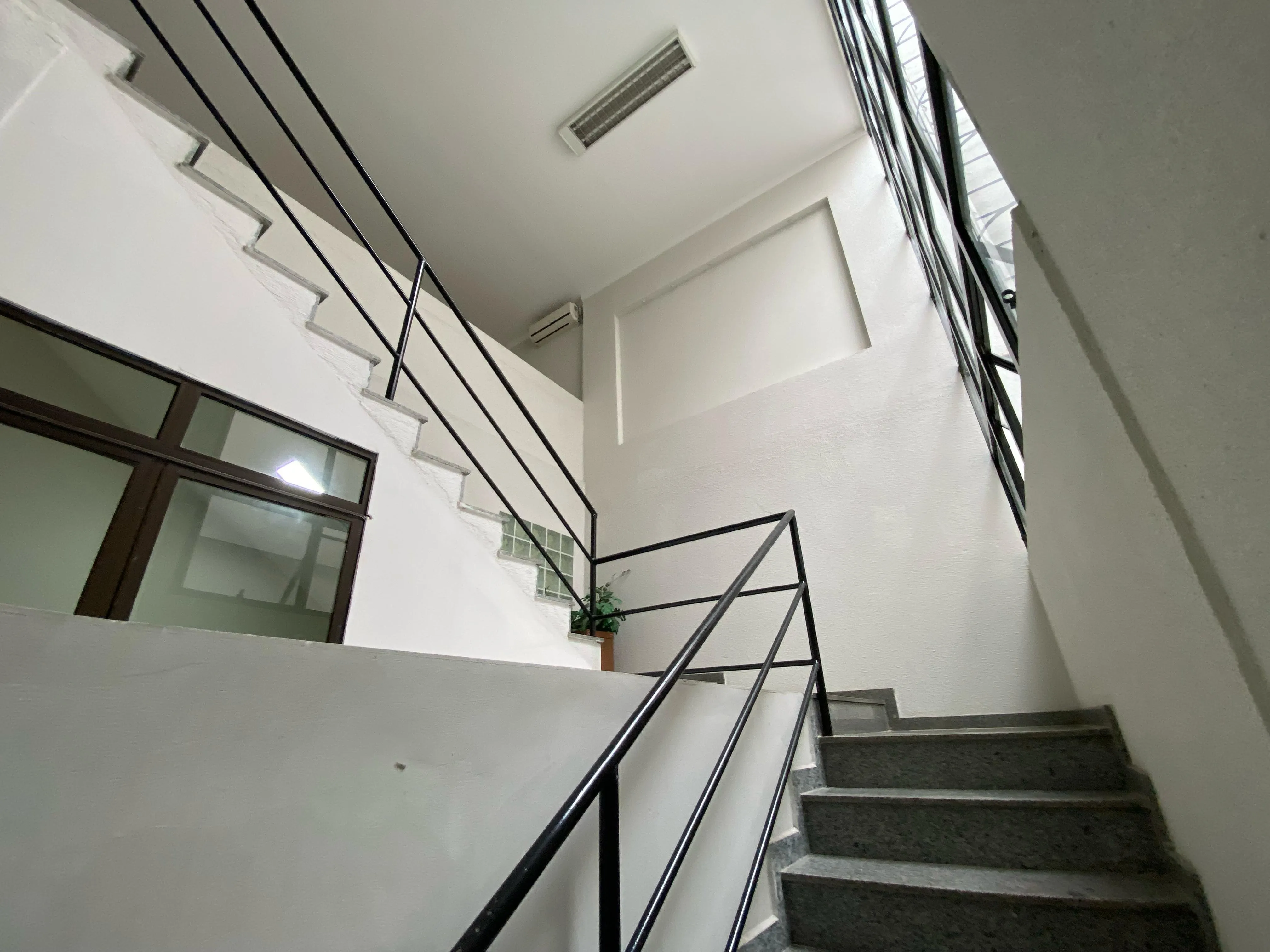 Imagem Oportunidade, Compra ou Locação de Prédio Comercial na Av. São Paulo à 3min. do Centro