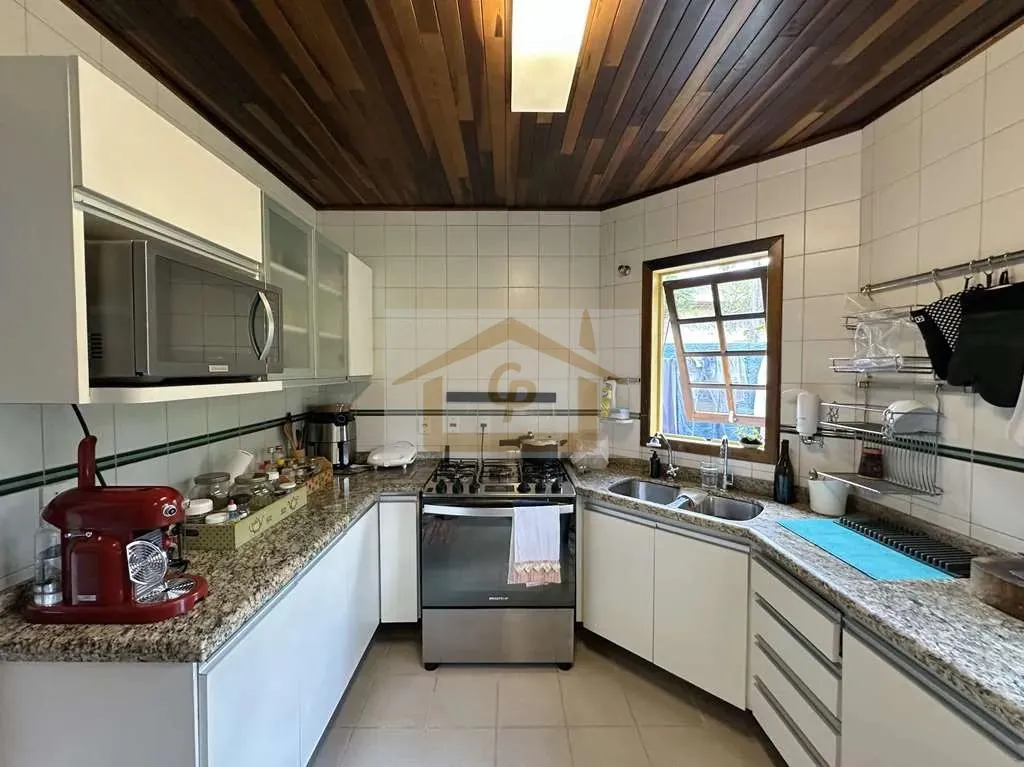 Imagem Rústica, avarandada, Mista alvenaria e madeira de lei, 3 dorms/1ste, gourmet, lareira!