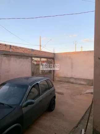 Imagem Casa padrão à venda no Residencial Rio de Janeiro, Uberaba: 2 dormitórios e garagem!