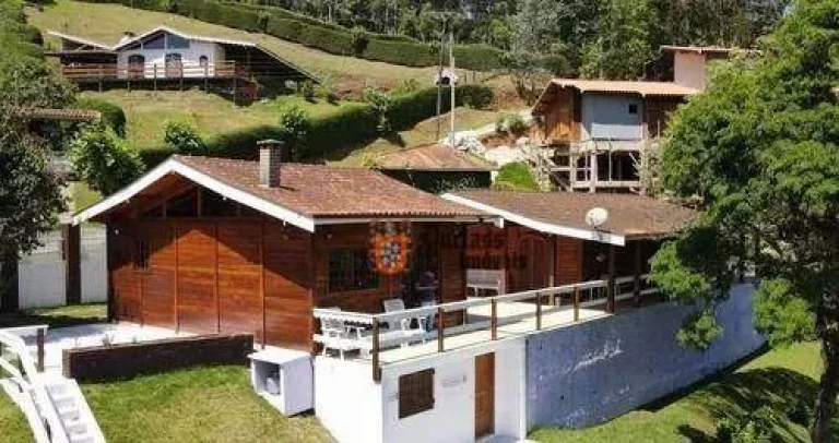 Imagem Chácara com 4 dormitórios à venda, 1000 m² por R$ 950.000,00 - Clube de Campo Vale do Sol - Campos do Jordão/SP
