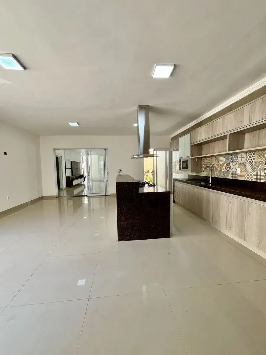 Imagem Casa com 3 Quartos à Venda, 220 m² em Setor Morada do Sol - Rio Verde