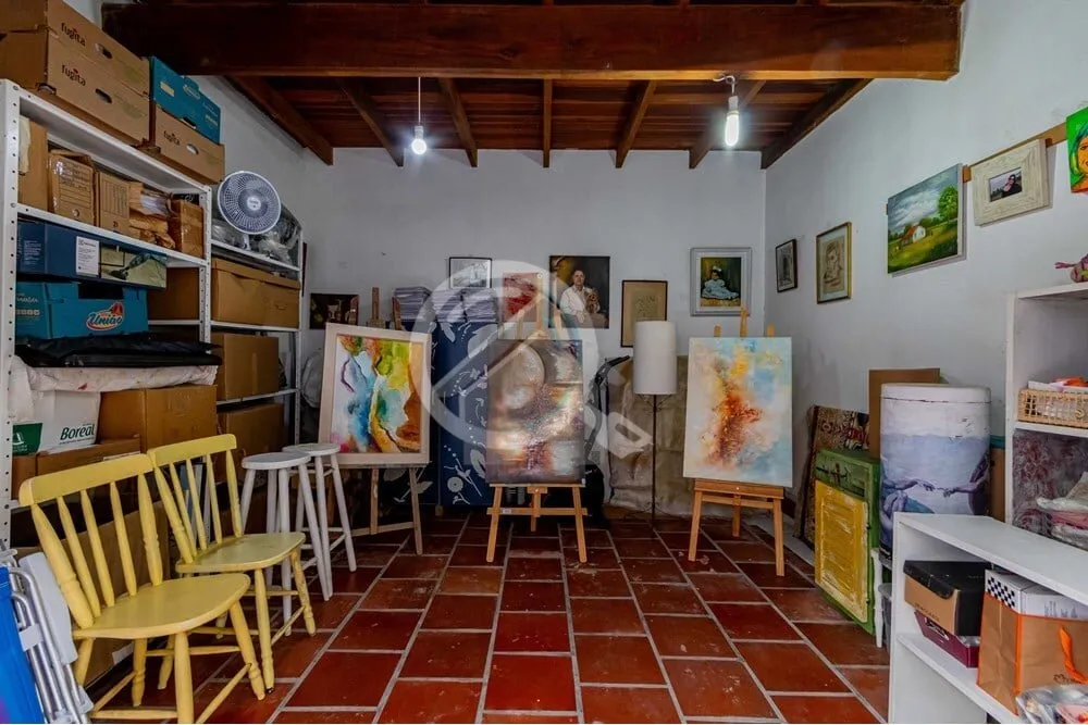 Imagem Encante-se com esta casa excepcionalmente bem localizada no coração do bairro Petrópolis! Com uma...
