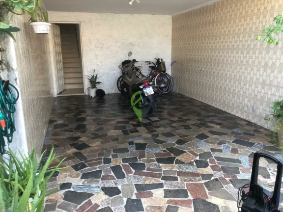 Imagem Sobreposta ampla na Aparecida com espaçosa laje, 3 quartos e 2 vagas!