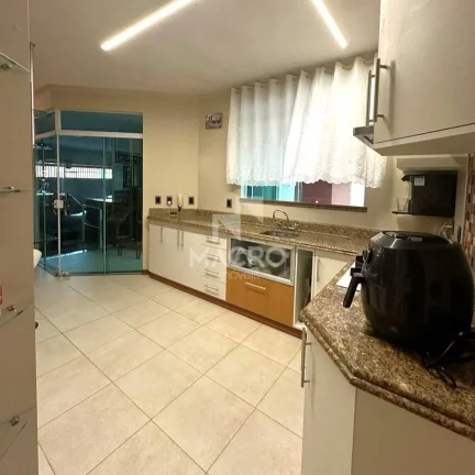 Imagem Casa no Lot. Champagnat | Amizade | 3 quartos (1 suíte) | 170m²