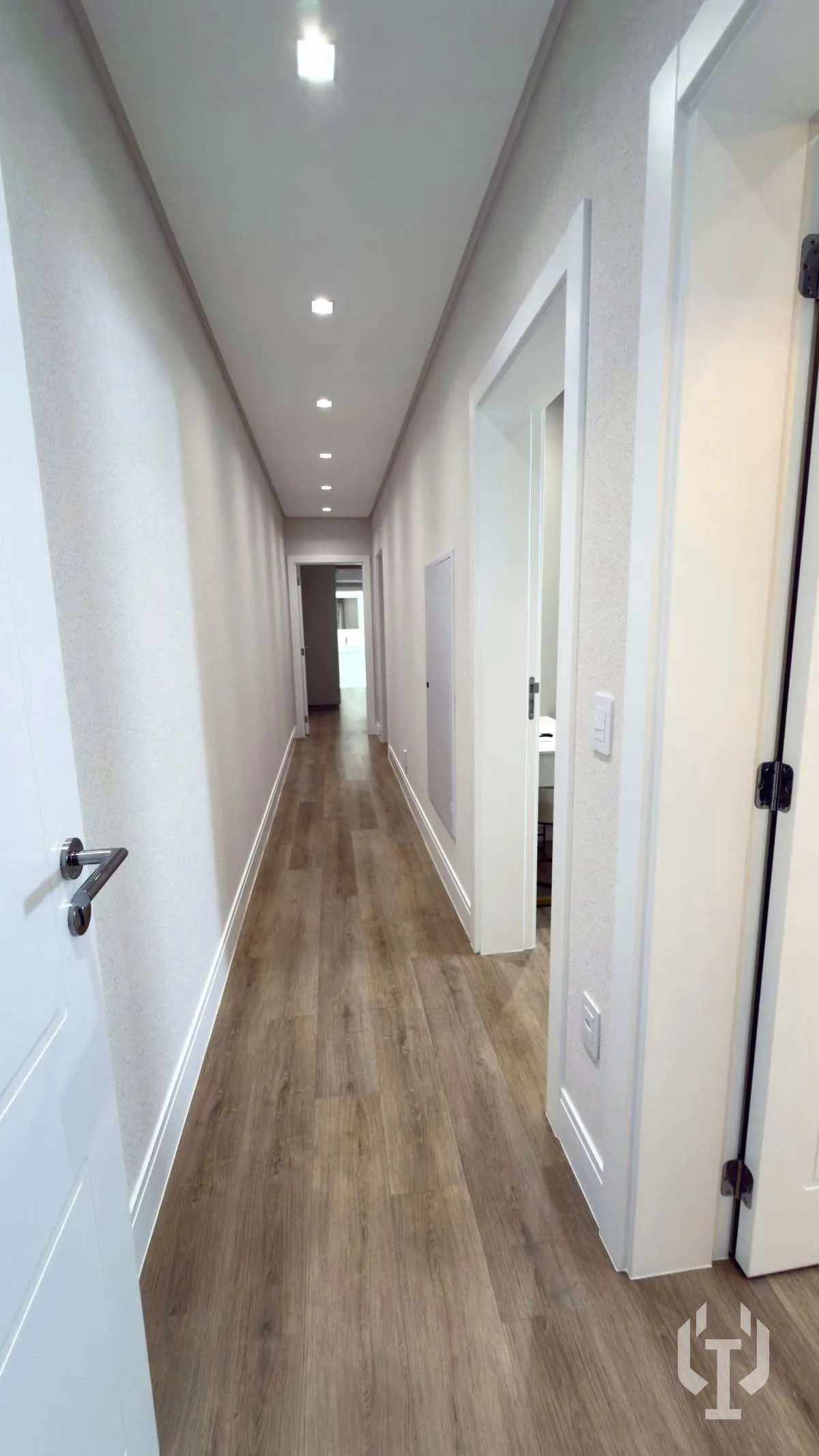 Imagem Apartamento San Lorenzo Dallo à venda, com 4 suítes, 4 vagas e finamente mobiliado no centro de Itapema