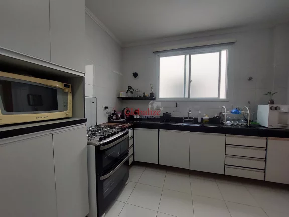 Imagem Casa com 6 Quartos e 5 banheiros à Venda, 212 m² por R$ 1.500.000