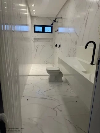 Imagem Imperdível oportunidade: Casa de luxo em condomínio Alphaville - Camaçari-BA, 4 quartos, 4 suítes, 2 salas, 2 banheiros, 4 vagas, 280m².