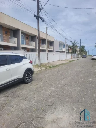 Imagem Sobrado com piscina, área gourmet, 03 quartos com suíte, 70 metros do Mar em Matinhos PR